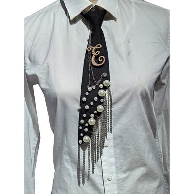 Wholesale Letter E Pearl Brooch Necktie Handmade Faux Pearl Alphabet Pin with Iron Chain Tassel Decorative Polyester Tie for Women (Black)