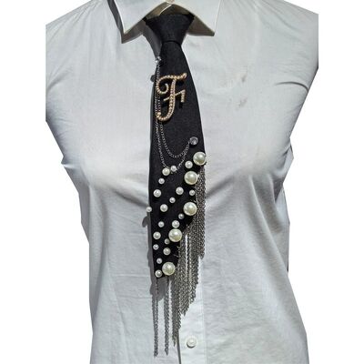 Wholesale Letter F Pearl Brooch Necktie Handmade Faux Pearl Alphabet Pin with Iron Chain Tassel Decorative Polyester Tie for Women (Black)