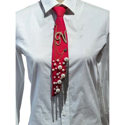 Wholesale Letter N Pearl Brooch Necktie Handmade Faux Pearl Alphabet Pin with Iron Chain Tassel Decorative Polyester Tie for Women (Red)