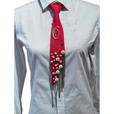 Wholesale Letter O Pearl Brooch Necktie Handmade Faux Pearl Alphabet Pin with Iron Chain Tassel Decorative Polyester Tie for Women (Red)
