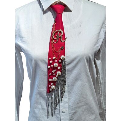 Wholesale Letter R Pearl Brooch Necktie Handmade Faux Pearl Alphabet Pin with Iron Chain Tassel Decorative Polyester Tie for Women (Red)
