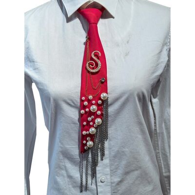 Wholesale Letter S Pearl Brooch Necktie Handmade Faux Pearl Alphabet Pin with Iron Chain Tassel Decorative Polyester Tie for Women (Red)