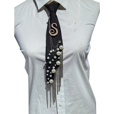 Wholesale Letter S Pearl Brooch Necktie Handmade Faux Pearl Alphabet Pin with Iron Chain Tassel Decorative Polyester Tie for Women (Black)