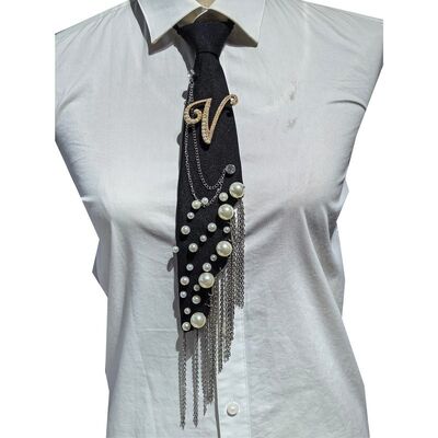 Wholesale Letter V Pearl Brooch Necktie Handmade Faux Pearl Alphabet Pin with Iron Chain Tassel Decorative Polyester Tie for Women (Black)
