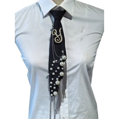 Wholesale Letter Y Pearl Brooch Necktie Handmade Faux Pearl Alphabet Pin with Iron Chain Tassel Decorative Polyester Tie for Women (Black)