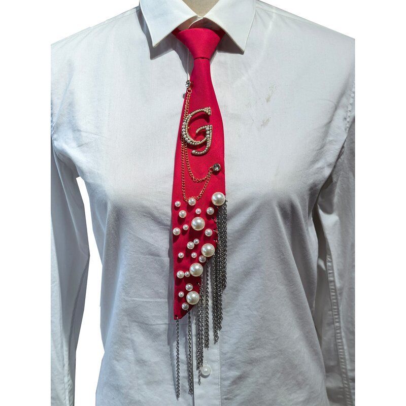 Wholesale Letter G Pearl Brooch Necktie Handmade Faux Pearl Alphabet Pin with Iron Chain Tassel Decorative Polyester Tie for Women (Red)