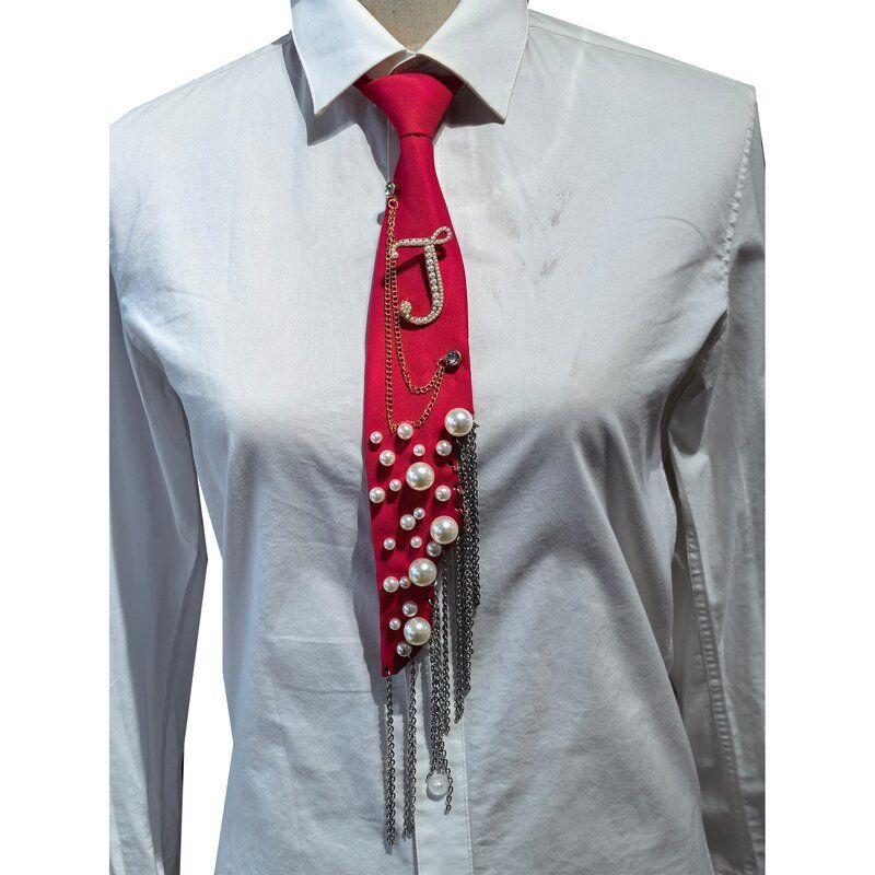Wholesale Letter J Pearl Brooch Necktie Handmade Faux Pearl Alphabet Pin with Iron Chain Tassel Decorative Polyester Tie for Women (Red)