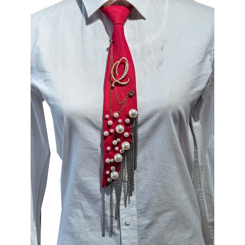 Wholesale Letter Q Pearl Brooch Necktie Handmade Faux Pearl Alphabet Pin with Iron Chain Tassel Decorative Polyester Tie for Women (Red)