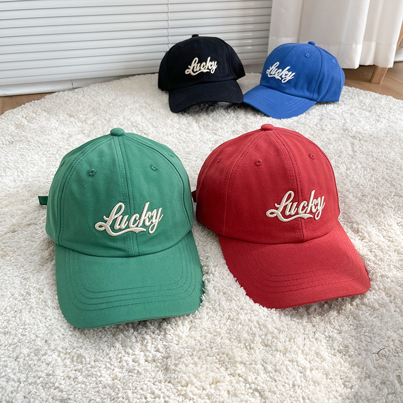 Three-Dimensional alphabet Embroidery Casual Baseball Cap for men and women
